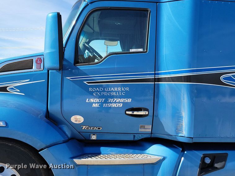 image for item LC9846 2017 Kenworth T680 semi truck