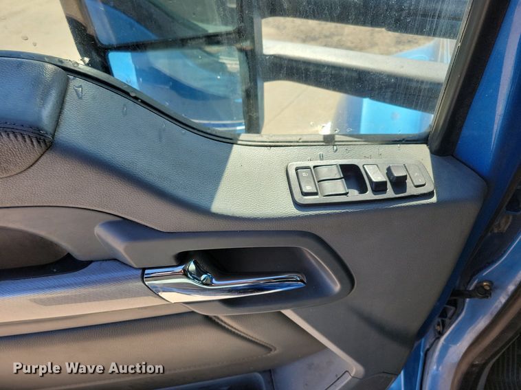 image for item LC9846 2017 Kenworth T680 semi truck