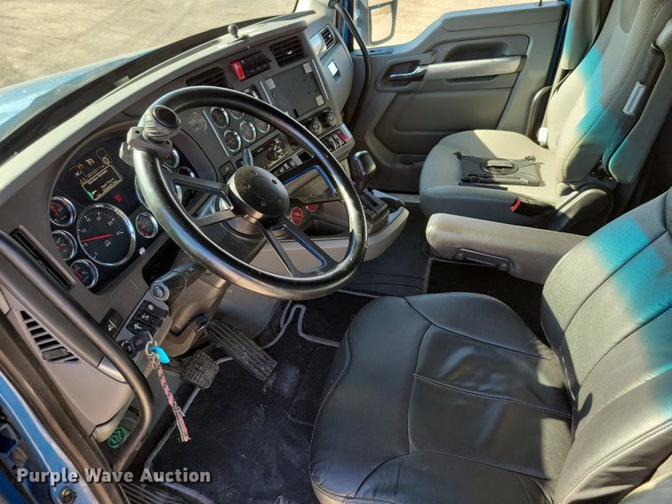 image for item LC9846 2017 Kenworth T680 semi truck