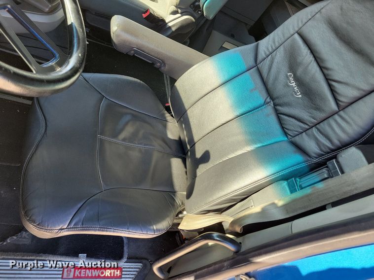 image for item LC9846 2017 Kenworth T680 semi truck