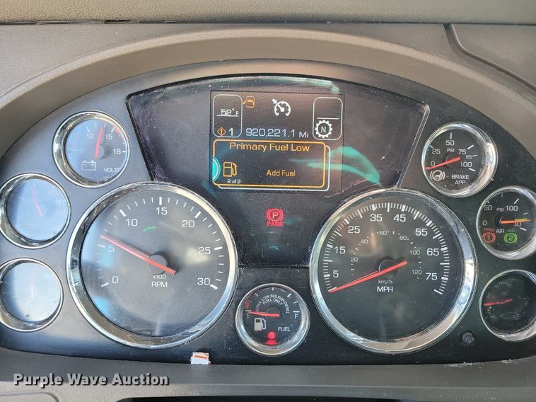 image for item LC9846 2017 Kenworth T680 semi truck