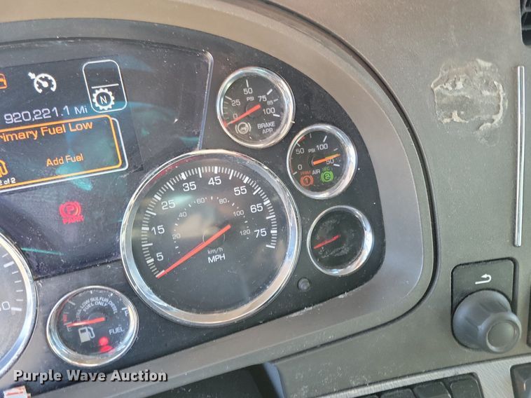 image for item LC9846 2017 Kenworth T680 semi truck