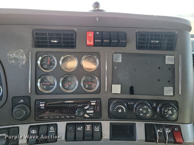 image for item LC9846 2017 Kenworth T680 semi truck