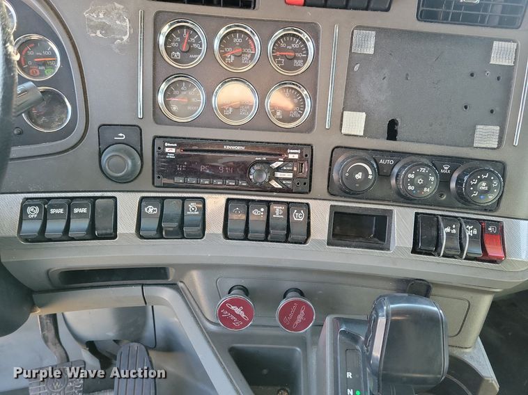 image for item LC9846 2017 Kenworth T680 semi truck