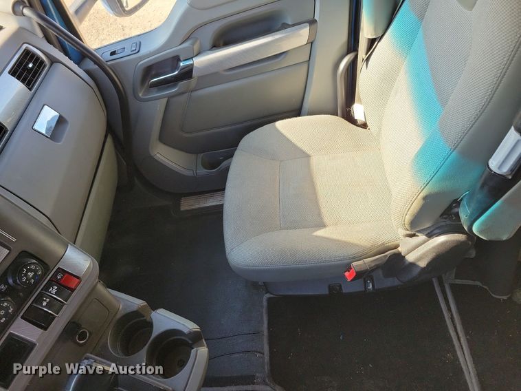 image for item LC9846 2017 Kenworth T680 semi truck