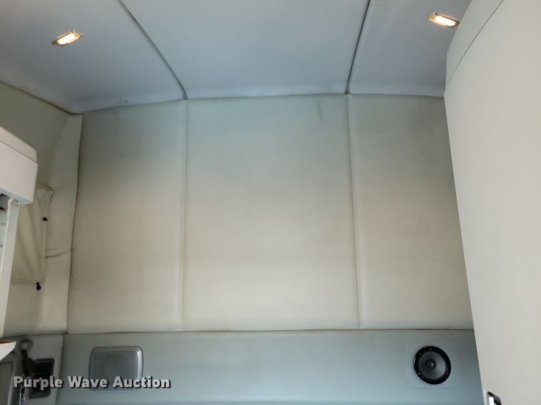 image for item LC9846 2017 Kenworth T680 semi truck