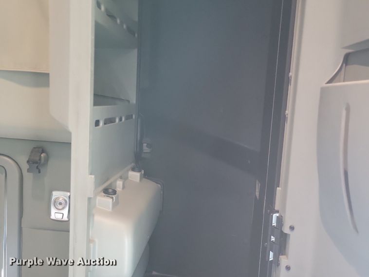 image for item LC9846 2017 Kenworth T680 semi truck