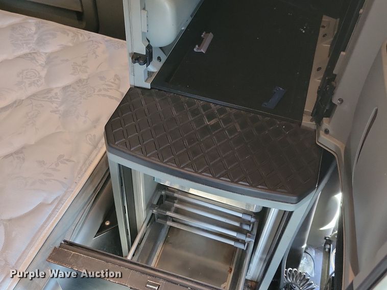 image for item LC9846 2017 Kenworth T680 semi truck