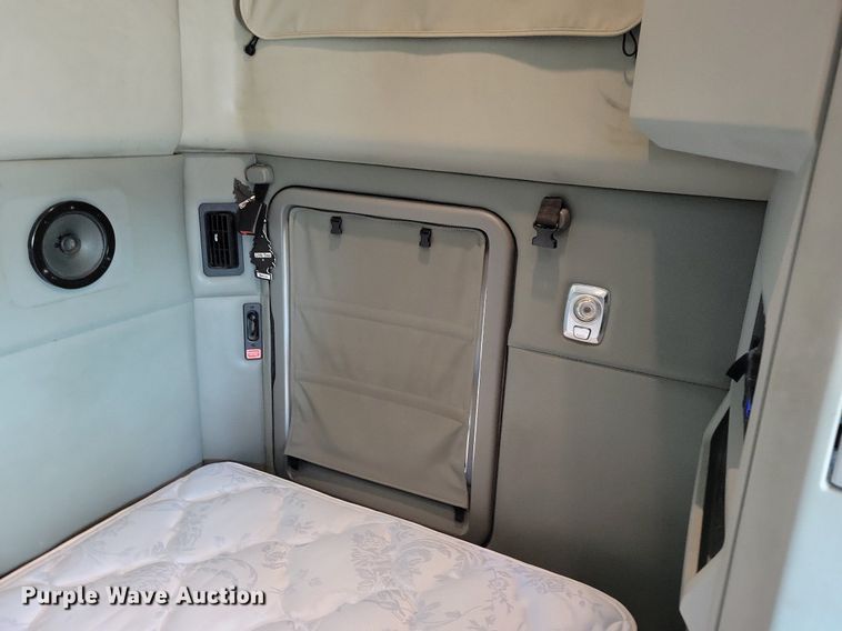 image for item LC9846 2017 Kenworth T680 semi truck