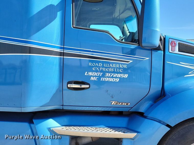 image for item LC9846 2017 Kenworth T680 semi truck