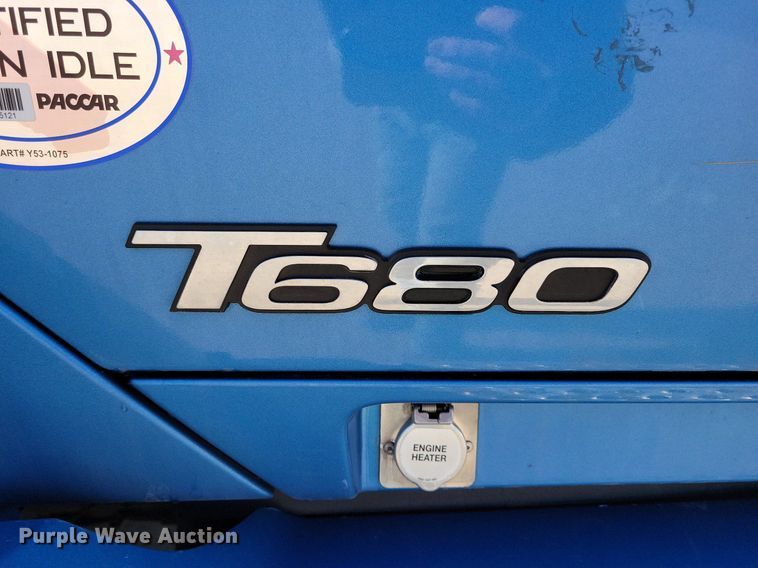 image for item LC9846 2017 Kenworth T680 semi truck