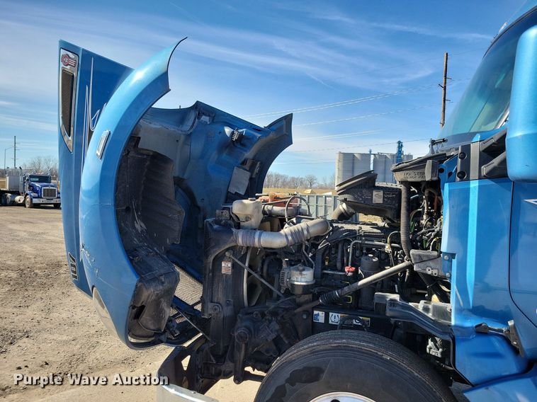 image for item LC9846 2017 Kenworth T680 semi truck