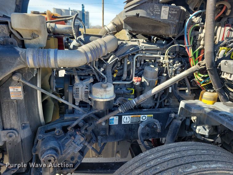 image for item LC9846 2017 Kenworth T680 semi truck