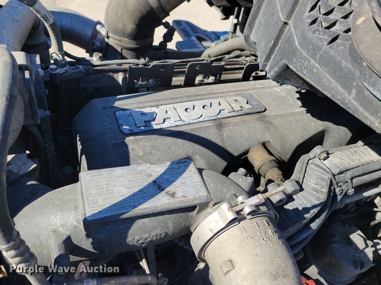 image for item LC9846 2017 Kenworth T680 semi truck