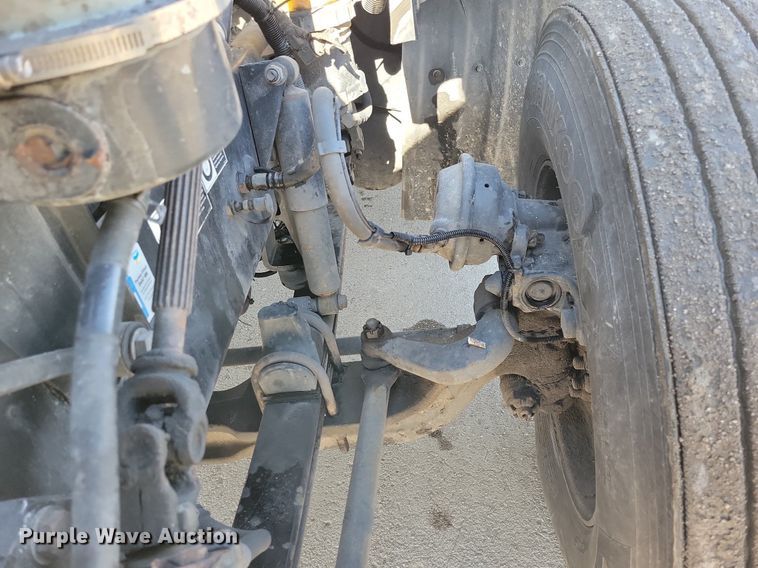 image for item LC9846 2017 Kenworth T680 semi truck