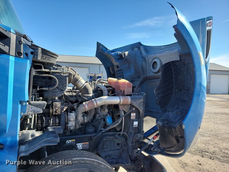 image for item LC9846 2017 Kenworth T680 semi truck