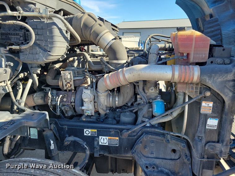 image for item LC9846 2017 Kenworth T680 semi truck