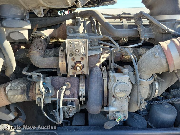 image for item LC9846 2017 Kenworth T680 semi truck