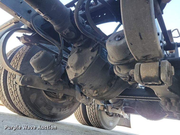 image for item LC9846 2017 Kenworth T680 semi truck