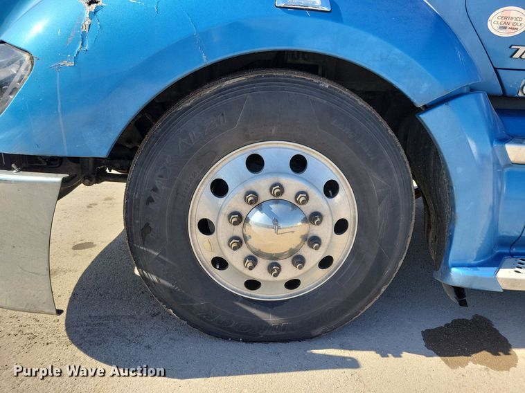 image for item LC9846 2017 Kenworth T680 semi truck