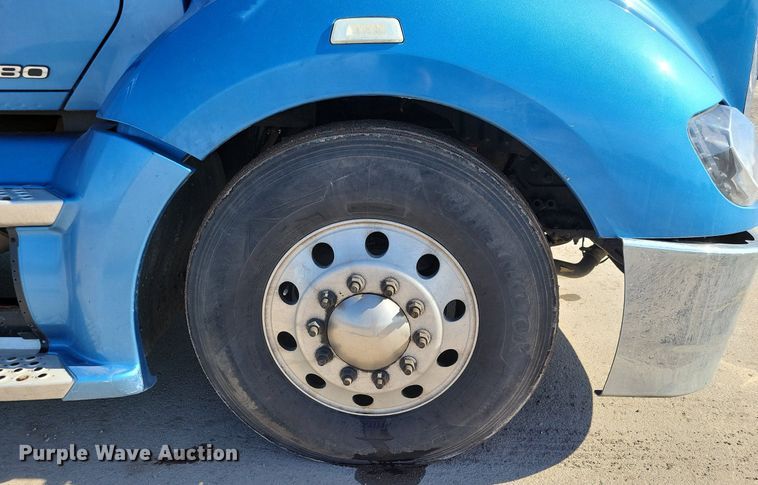 image for item LC9846 2017 Kenworth T680 semi truck