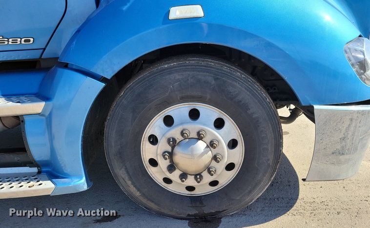 image for item LC9846 2017 Kenworth T680 semi truck