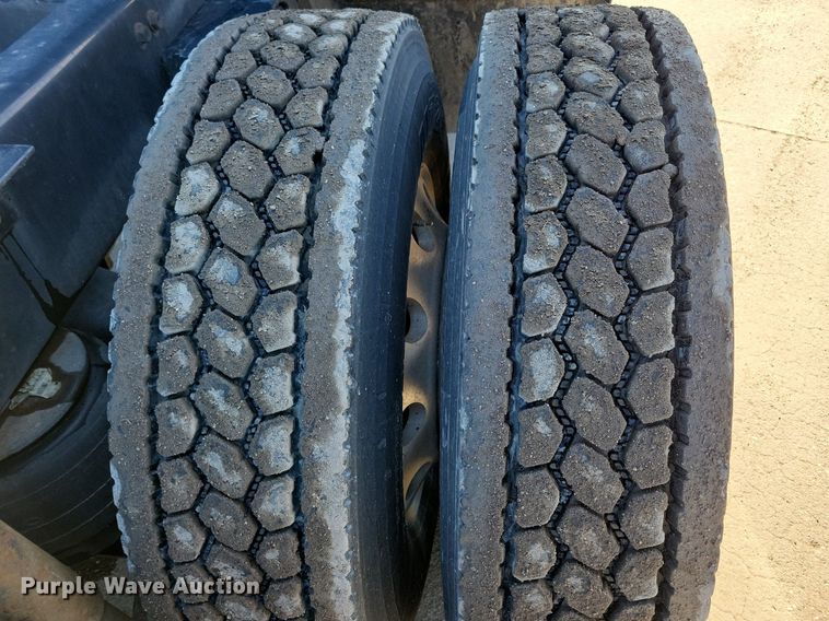 image for item LC9846 2017 Kenworth T680 semi truck