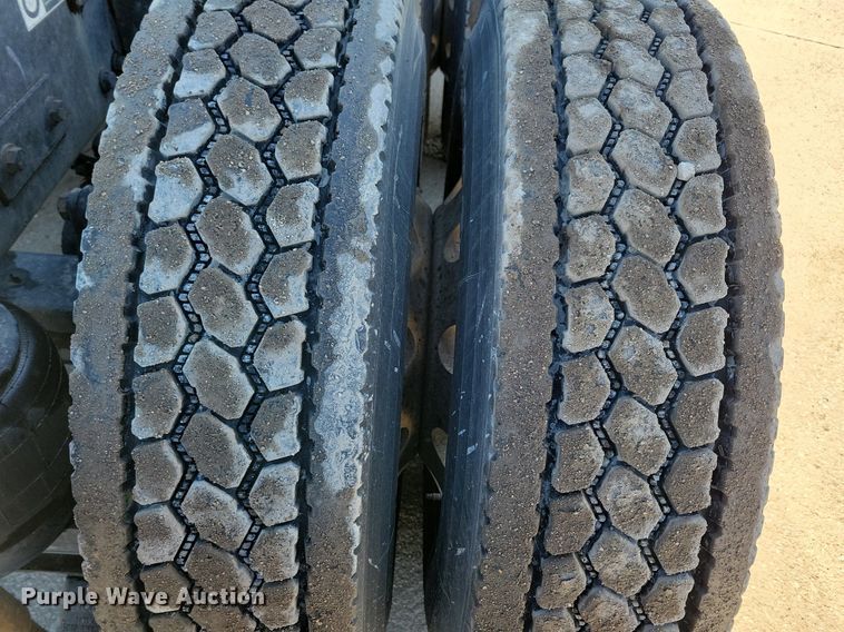 image for item LC9846 2017 Kenworth T680 semi truck