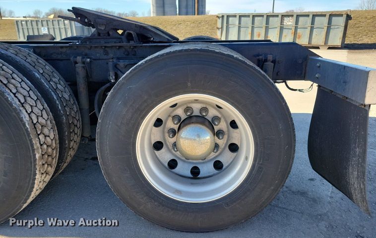 image for item LC9846 2017 Kenworth T680 semi truck