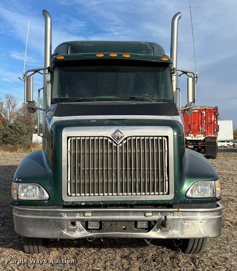 image for item LD9844 2007 International  9400i semi truck