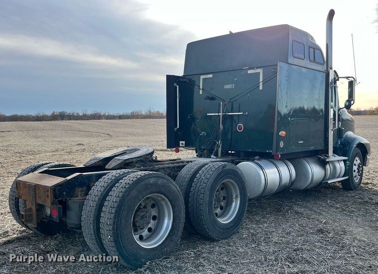 image for item LD9844 2007 International  9400i semi truck