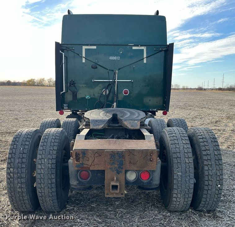 image for item LD9844 2007 International  9400i semi truck