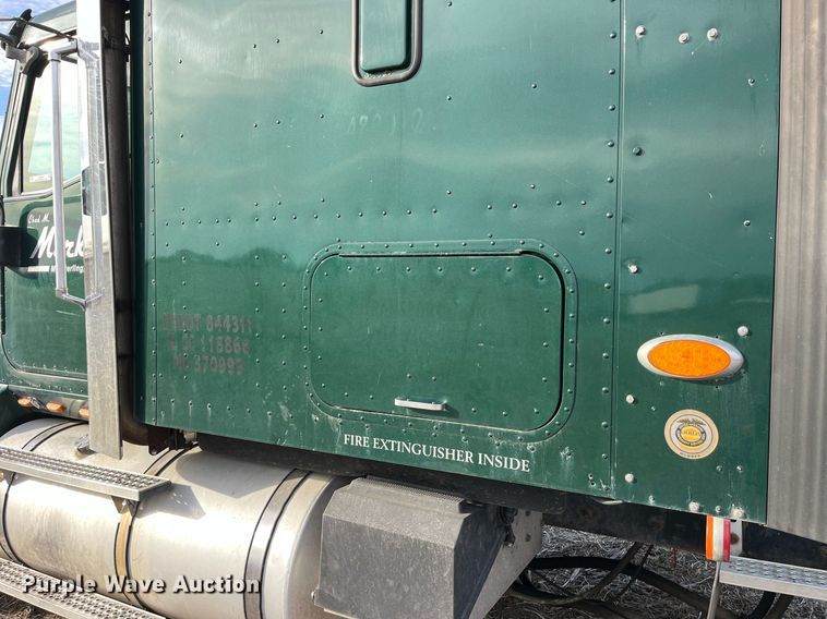 image for item LD9844 2007 International  9400i semi truck