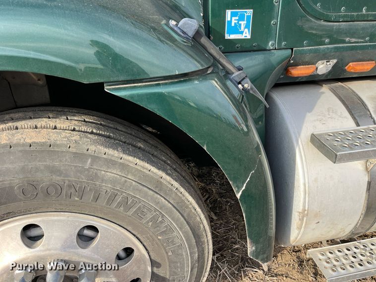 image for item LD9844 2007 International  9400i semi truck