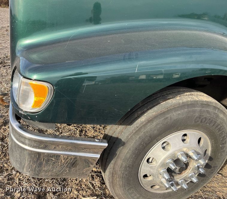 image for item LD9844 2007 International  9400i semi truck