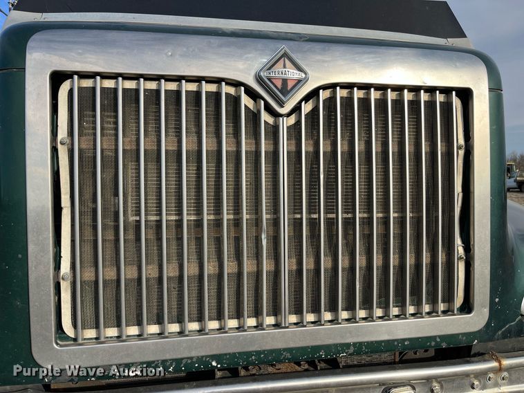 image for item LD9844 2007 International  9400i semi truck