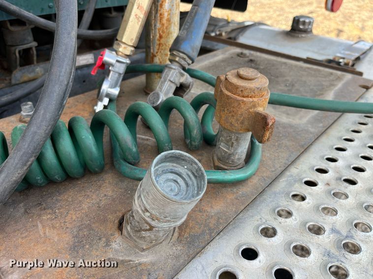 image for item LD9844 2007 International  9400i semi truck