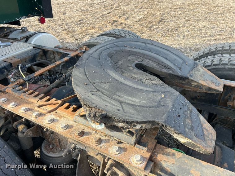 image for item LD9844 2007 International  9400i semi truck