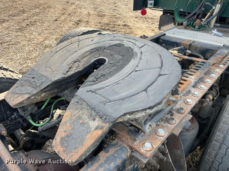 image for item LD9844 2007 International  9400i semi truck