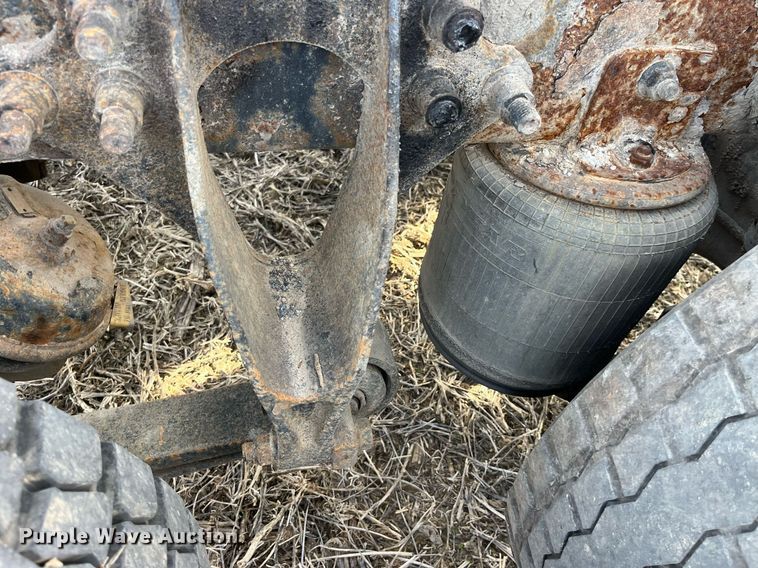 image for item LD9844 2007 International  9400i semi truck