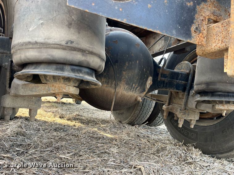 image for item LD9844 2007 International  9400i semi truck