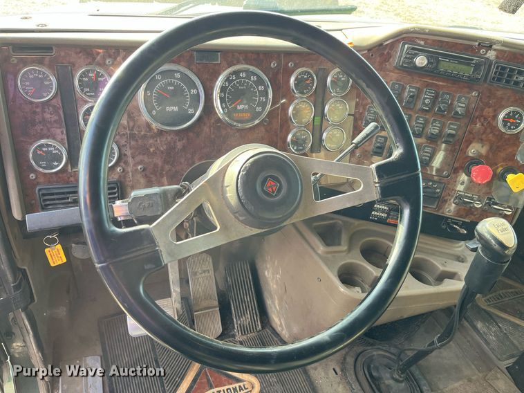 image for item LD9844 2007 International  9400i semi truck