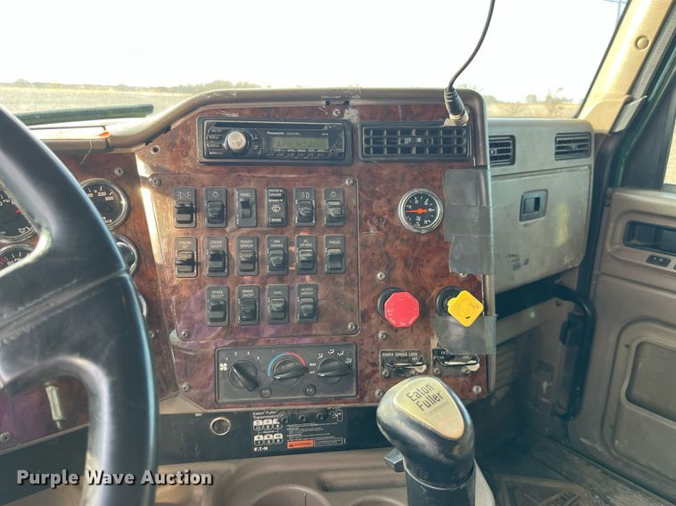 image for item LD9844 2007 International  9400i semi truck