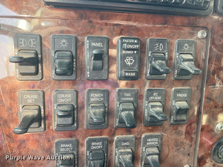 image for item LD9844 2007 International  9400i semi truck