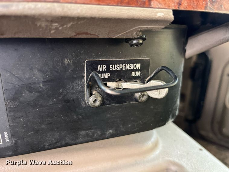 image for item LD9844 2007 International  9400i semi truck