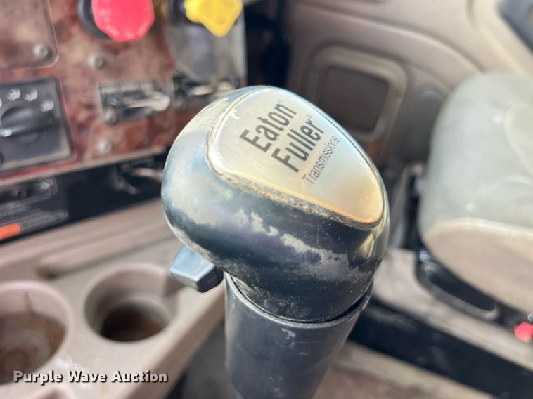 image for item LD9844 2007 International  9400i semi truck