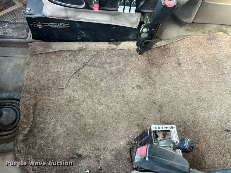 image for item LD9844 2007 International  9400i semi truck