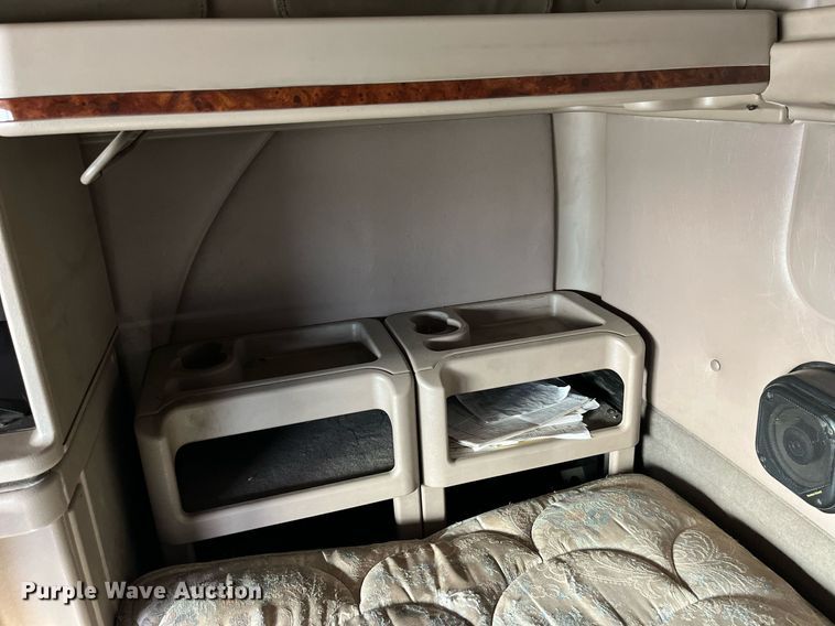 image for item LD9844 2007 International  9400i semi truck