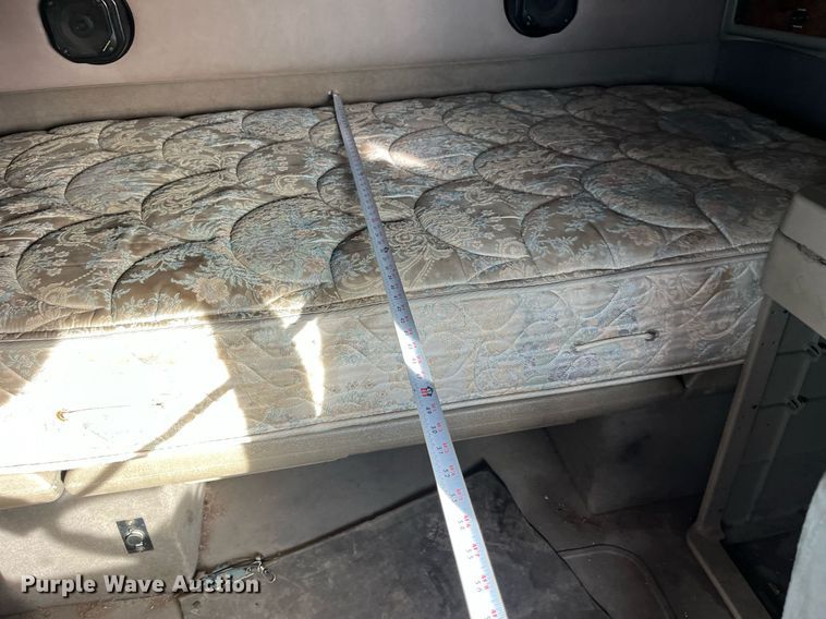 image for item LD9844 2007 International  9400i semi truck