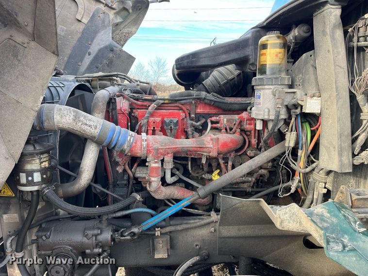 image for item LD9844 2007 International  9400i semi truck